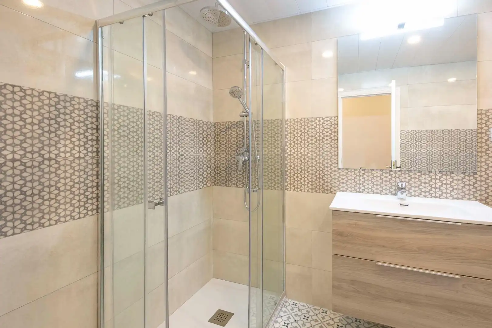 Baño de Piso de alquiler en Barcelona con Aire acondicionado, Calefacción y Balcón