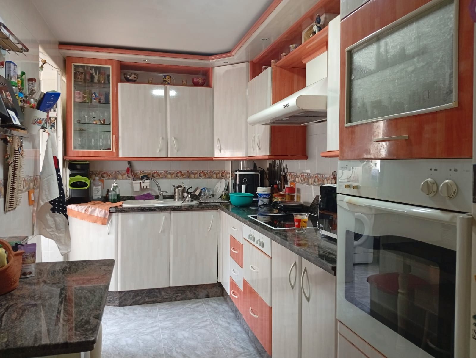 Kitchen of Flat for sale in  Sevilla Capital  with Air Conditioner and Terrace