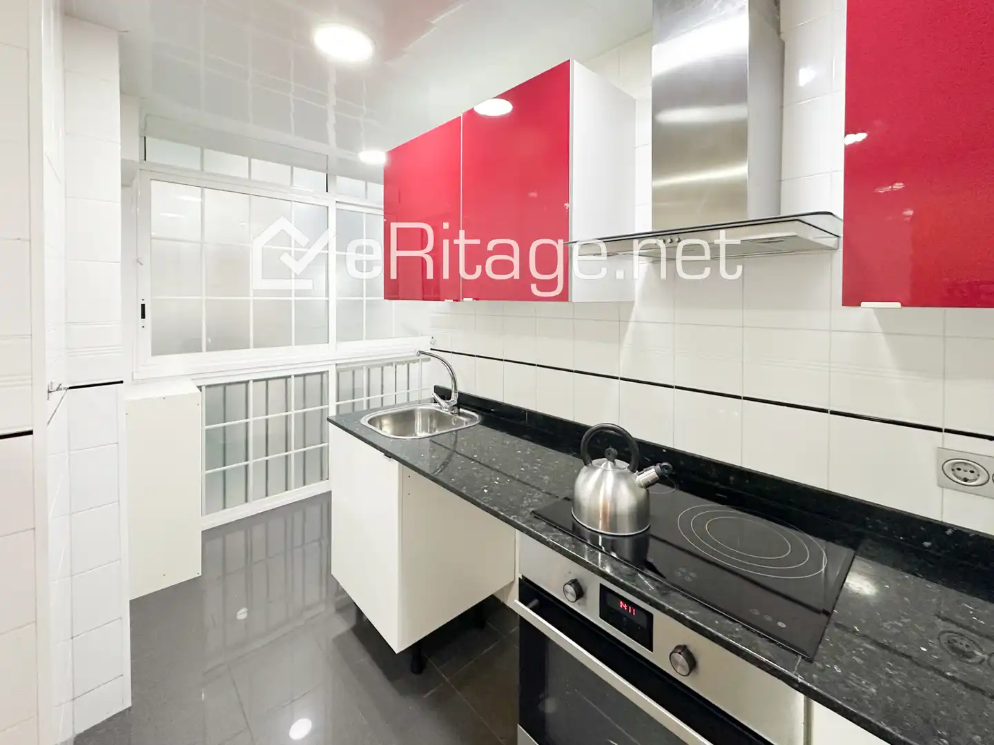 Cocina de Piso en venta en L'Hospitalet de Llobregat con Aire acondicionado, Calefacción y Parquet