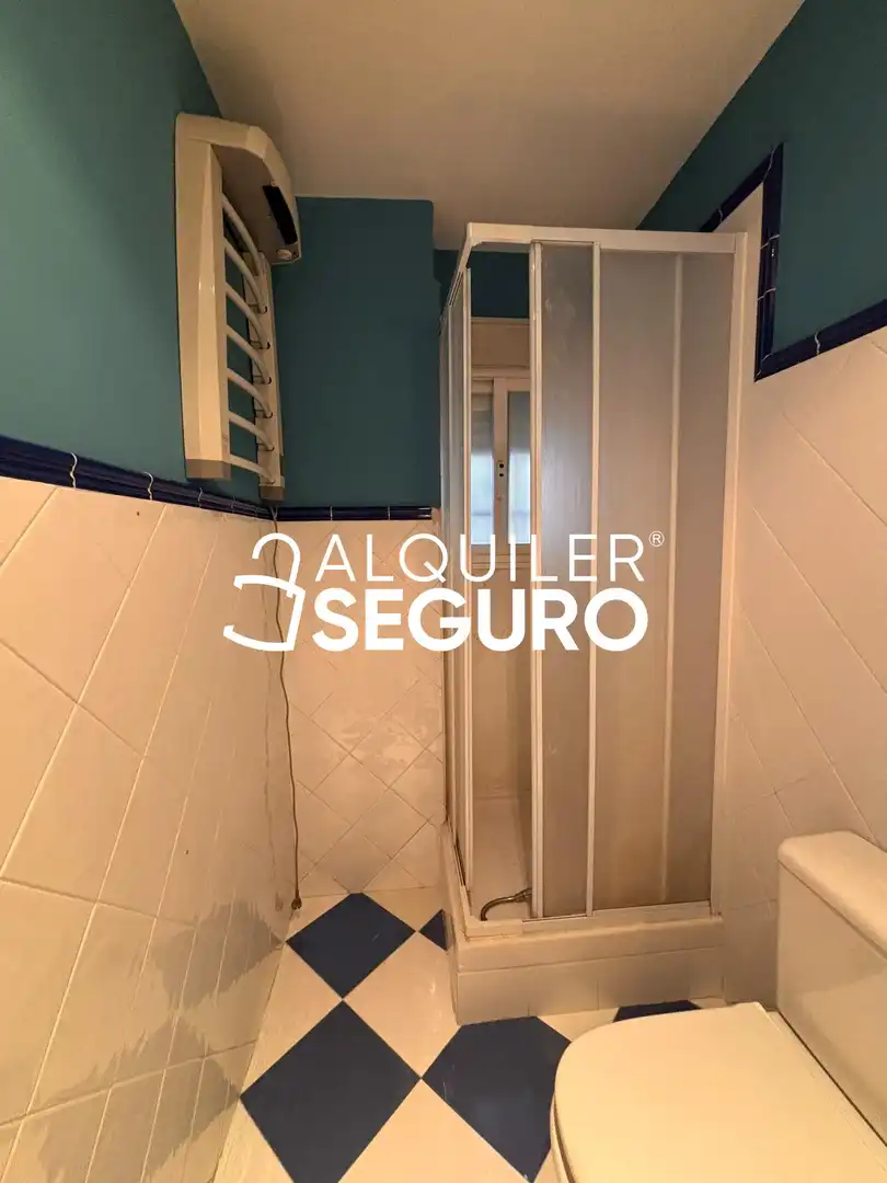 Flat for rent in Madrid  with Air Conditioner and Heating
