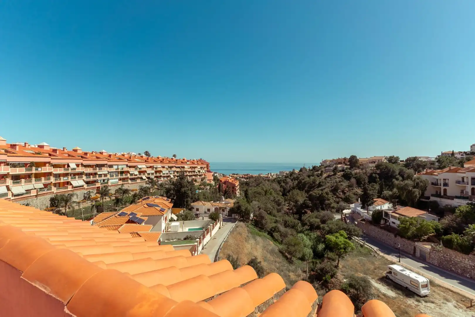 Vista exterior de Dúplex en venta en Fuengirola con Terraza, Trastero y Piscina comunitaria