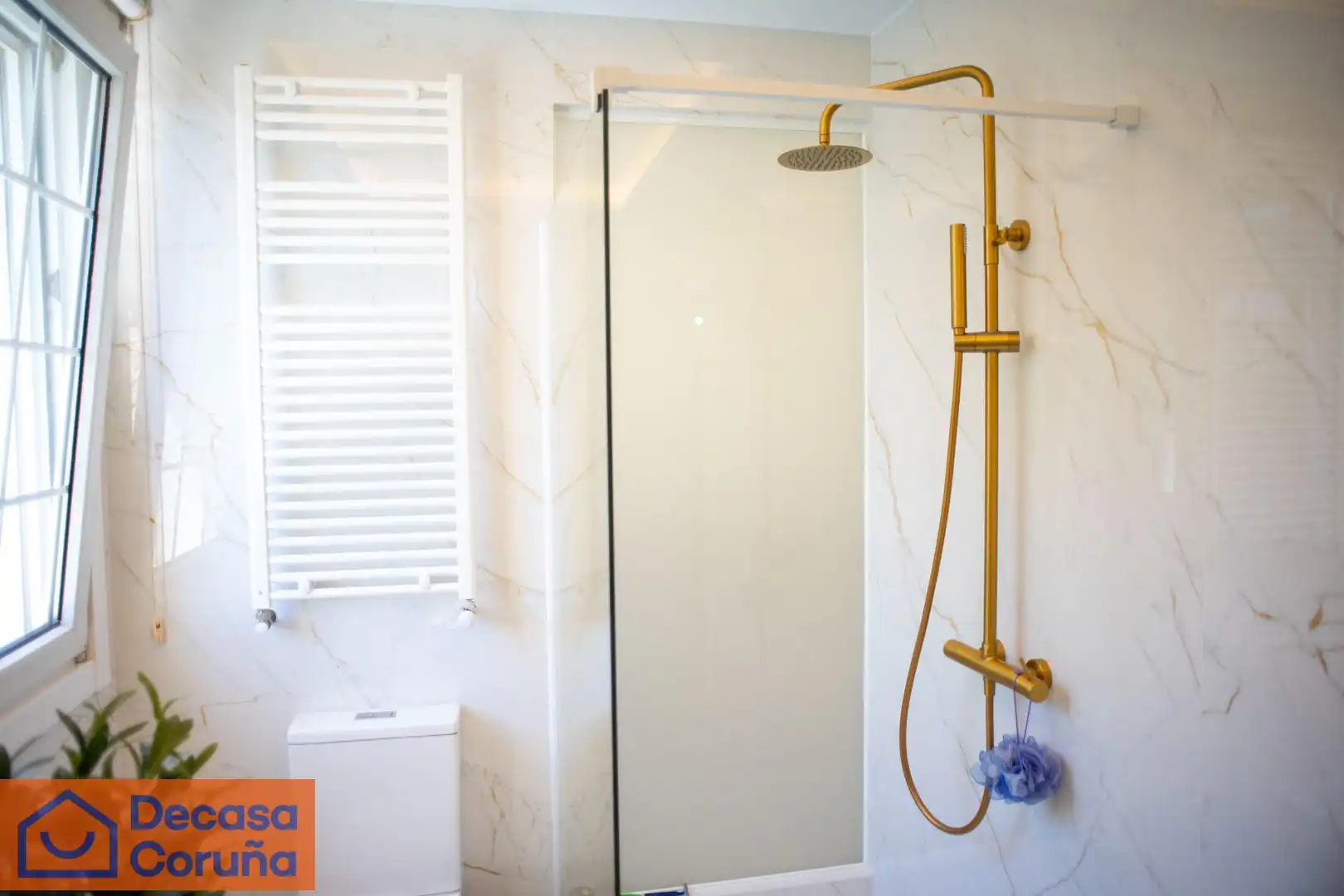Bathroom of Houses for sale in A Coruña Capital   with Heating, Private garden and Terrace