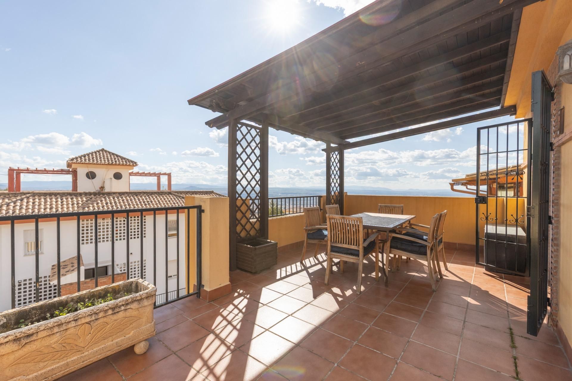 Terrassa de Casa adosada en venda en  Granada Capital amb Calefacció, Jardí privat i Terrassa