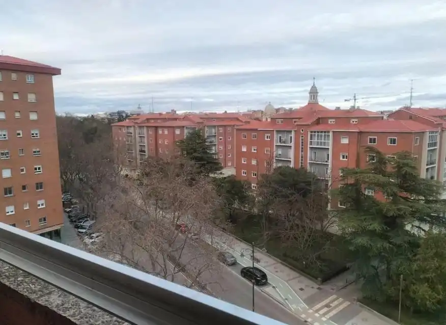 Vista exterior de Piso en venta en Valladolid con Calefacción y Terraza