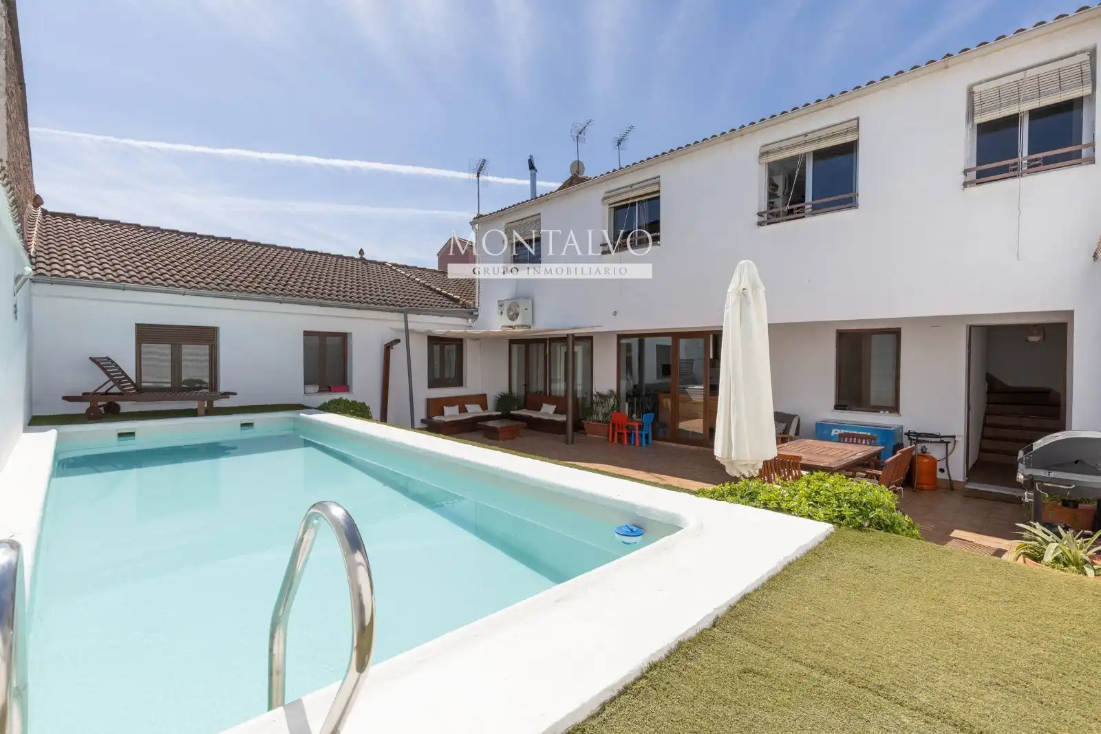 Vista exterior de Casa adosada en venta en Chauchina con Aire acondicionado, Calefacción y Piscina