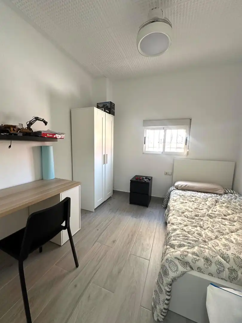Dormitori de Planta baixa de lloguer en Burjassot amb Aire condicionat, Parquet i Terrassa