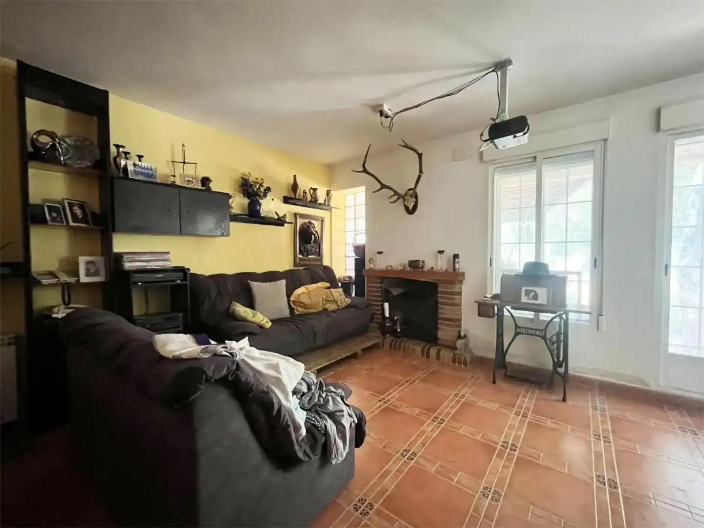 Sala d'estar de Casa o xalet en venda en Villanueva del Pardillo amb Aire condicionat, Jardí privat i Parquet