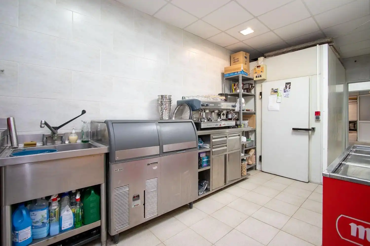 Cocina de Local en venta en Castellón de la Plana / Castelló de la Plana con Aire acondicionado