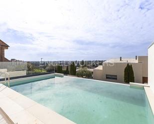 Swimming pool of House or chalet for sale in Majadahonda  with Air Conditioner, Heating and Private garden