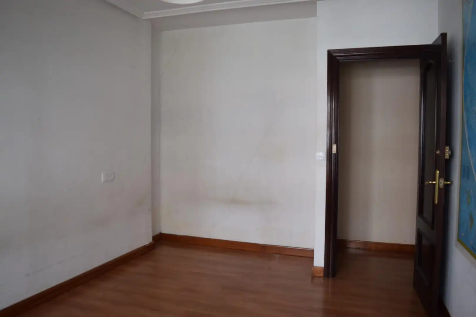 Dormitori de Pis en venda en Oviedo  amb Calefacció, Parquet i Traster