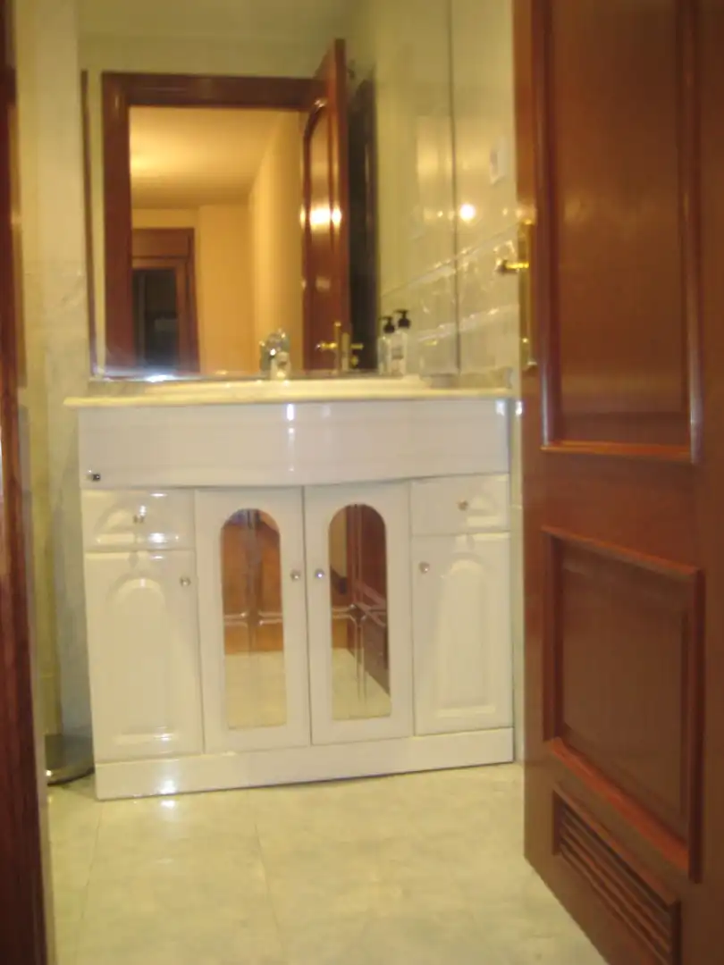 Baño de Piso en venta en Gijón  con Calefacción y Trastero
