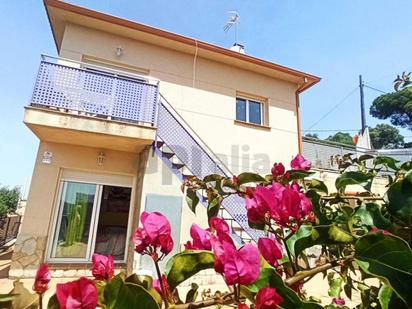 Exterior view of House or chalet for sale in Vidreres