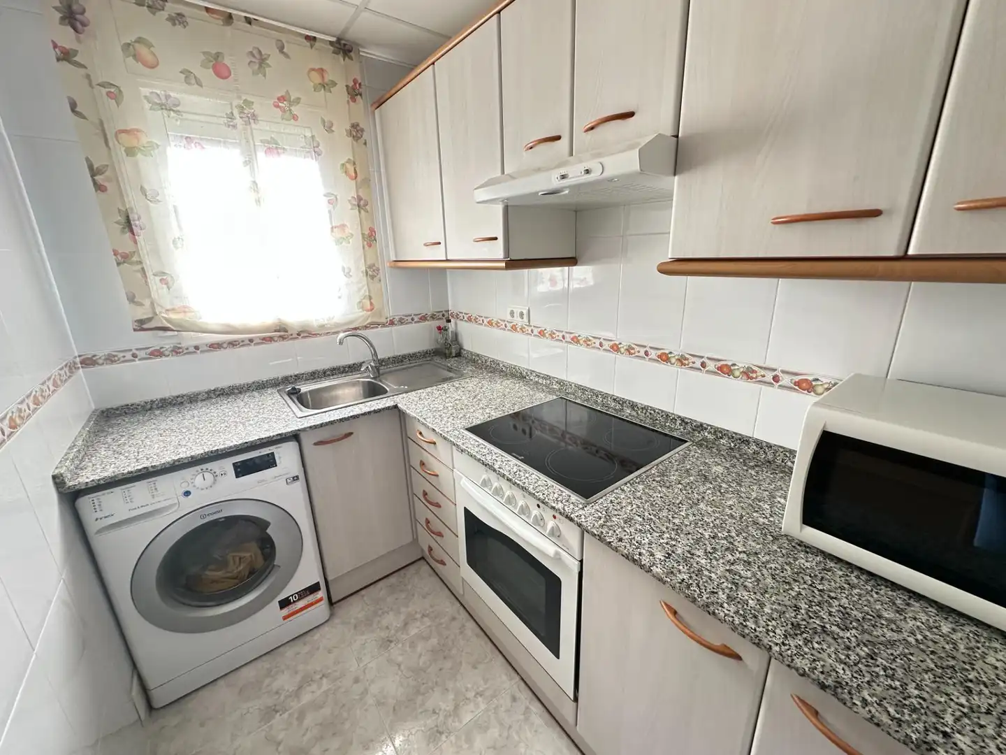 Küche von Wohnungen zum Verkauf in Torredembarra mit Privatgarten, Terrasse und Balkon