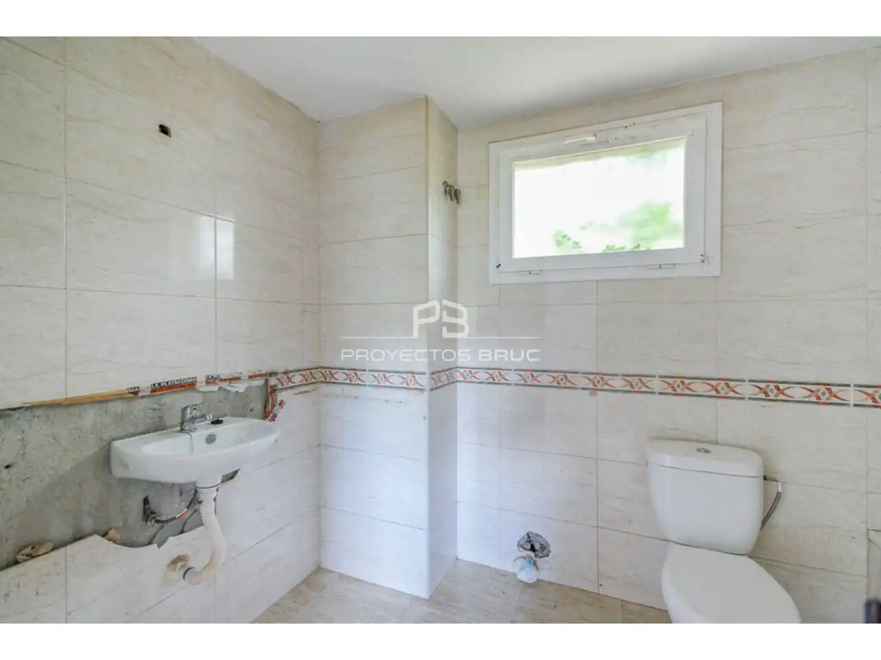 Bany de Casa o xalet en venda en Corbera de Llobregat