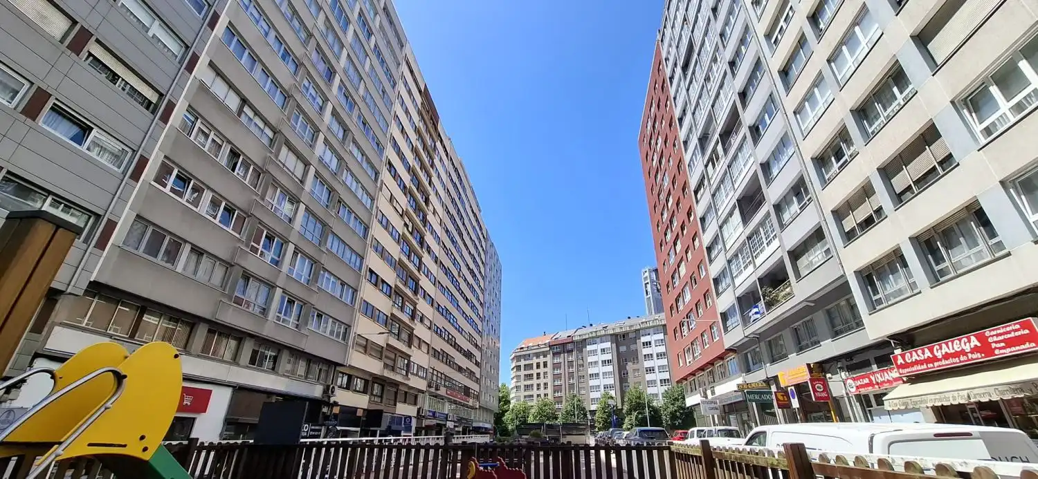 Vista exterior de Pis en venda en A Coruña Capital  amb Calefacció