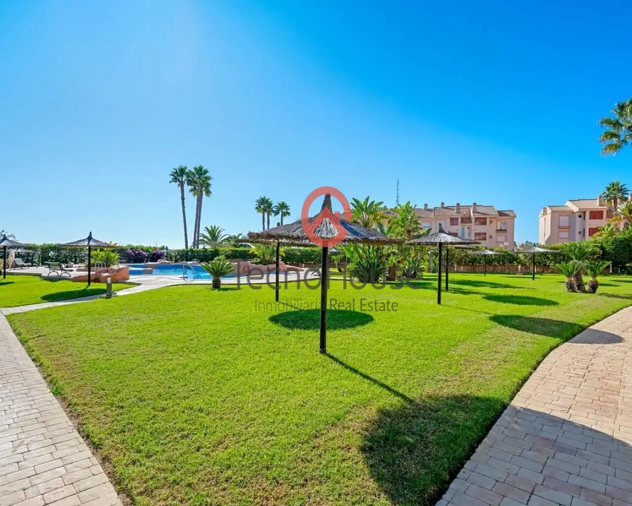 Vista exterior de Apartament en venda en Orihuela amb Aire condicionat, Jardí privat i Terrassa