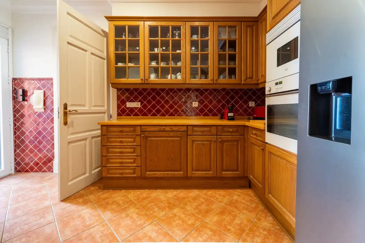 Cocina de Apartamento de alquiler en Benahavís con Aire acondicionado, Jardín privado y Terraza