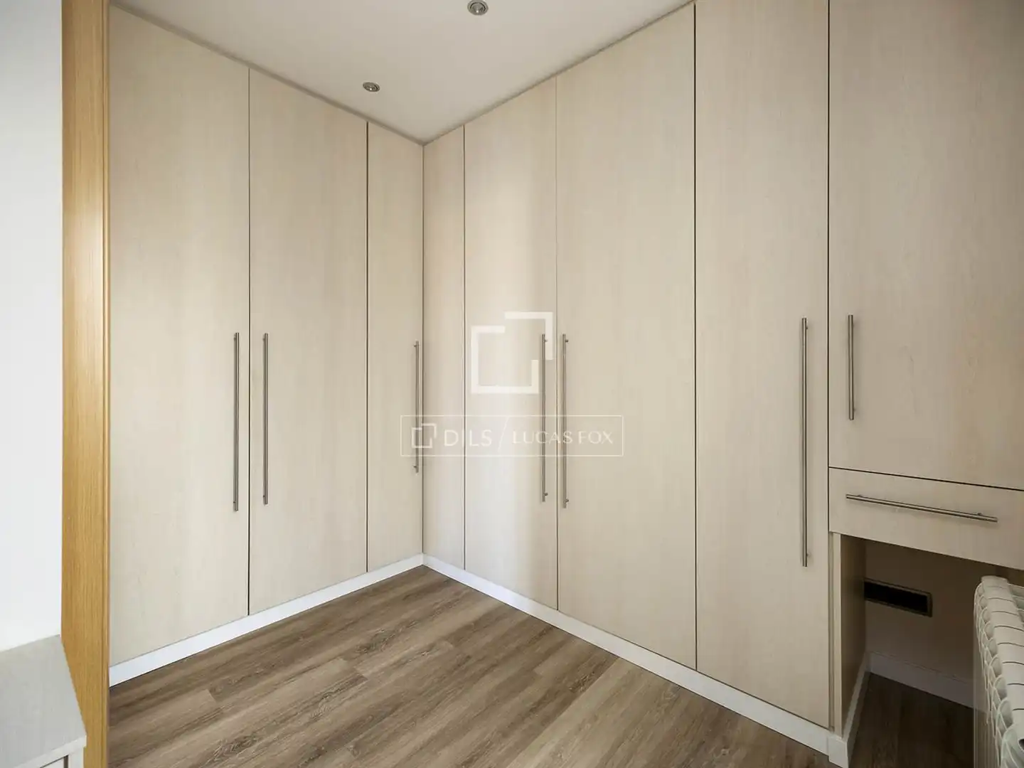 Schlafzimmer von Dachboden zum Verkauf in Barcelona mit Heizung, Terrasse und Möbliert