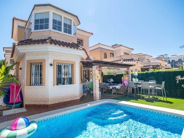 Chalet con piscina en venta en El Raso