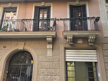 Local comercial de lloguer a Carrer de Llança 27