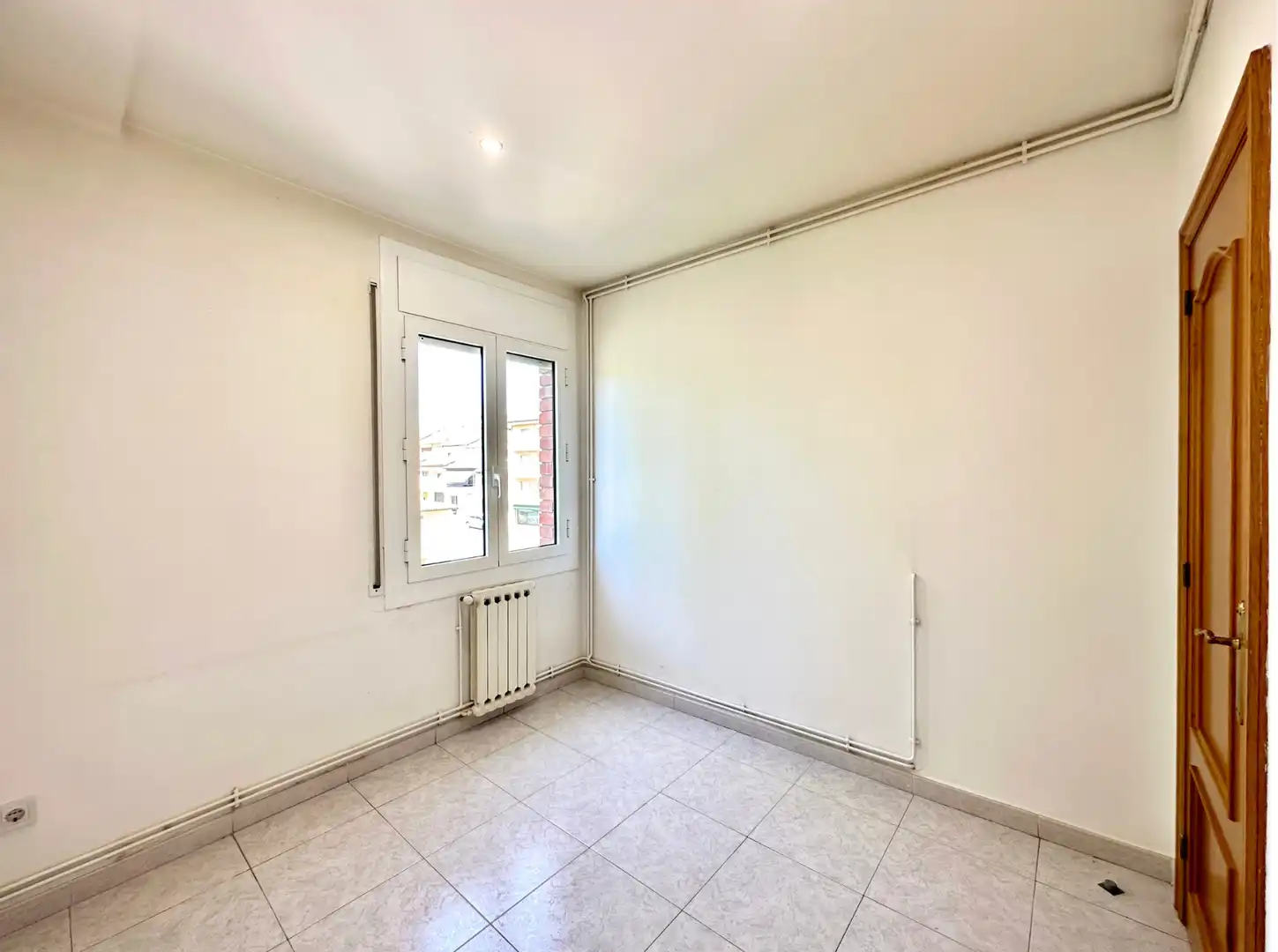 Schlafzimmer von Wohnung zum Verkauf in Torelló mit Heizung, Terrasse und Ofen