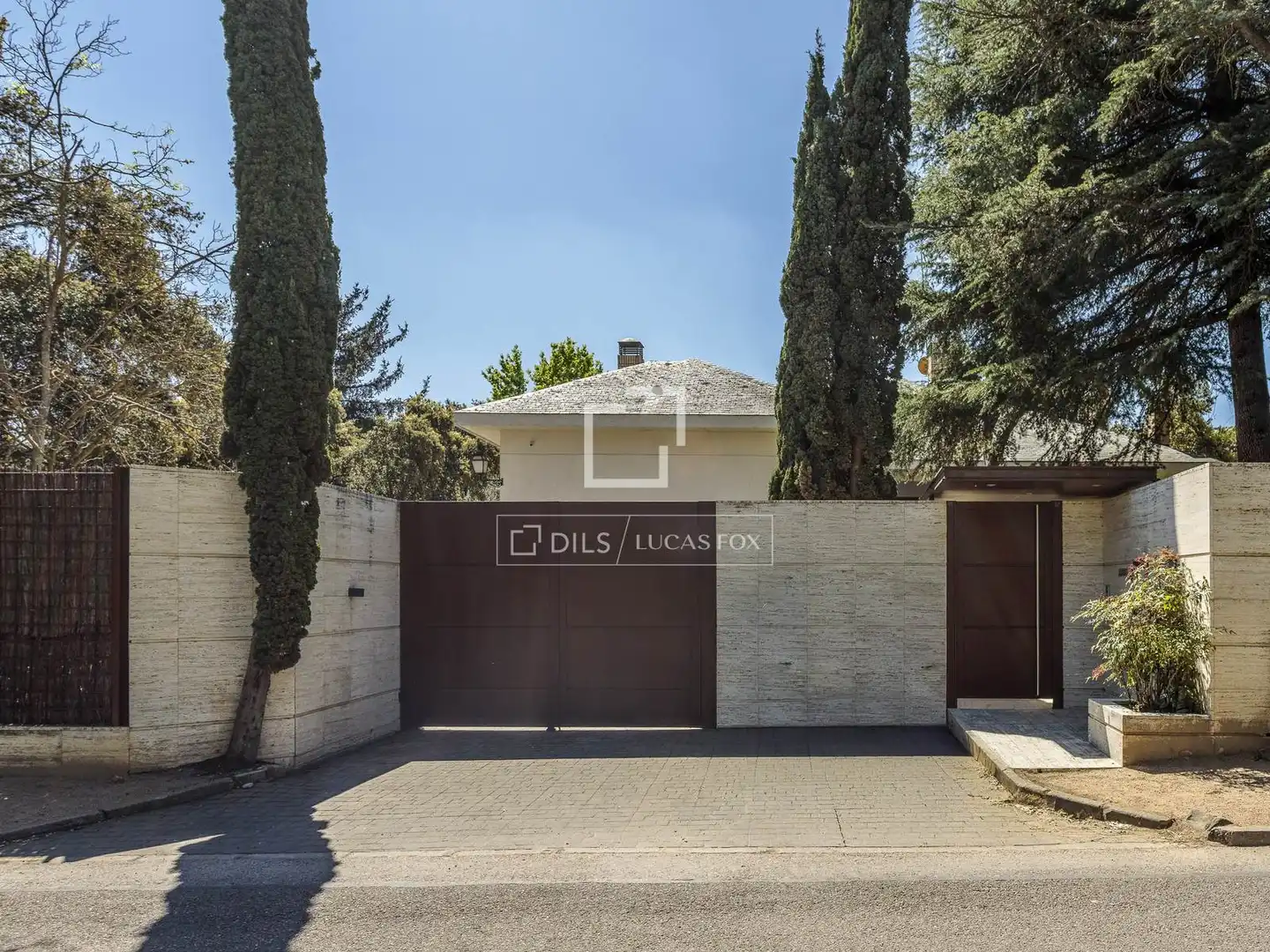 Vista exterior de Casa o xalet de lloguer en La Moraleja amb Aire condicionat, Calefacció i Jardí privat