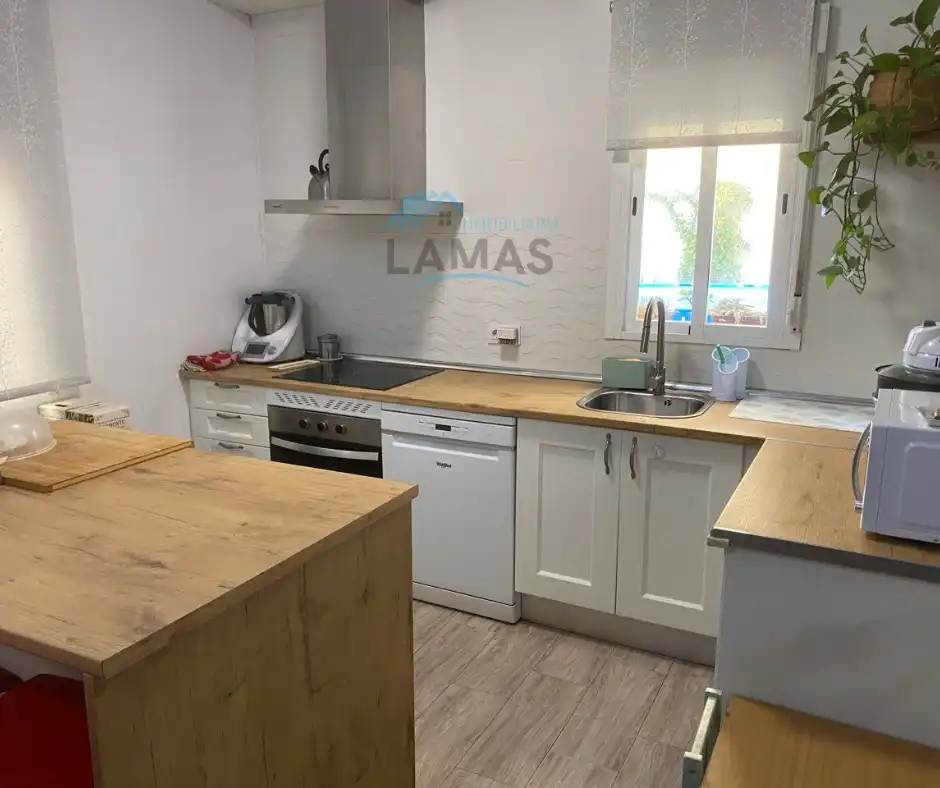 Cocina de Casa o chalet en venta en Navalmoral de la Mata con Aire acondicionado, Calefacción y Jardín privado