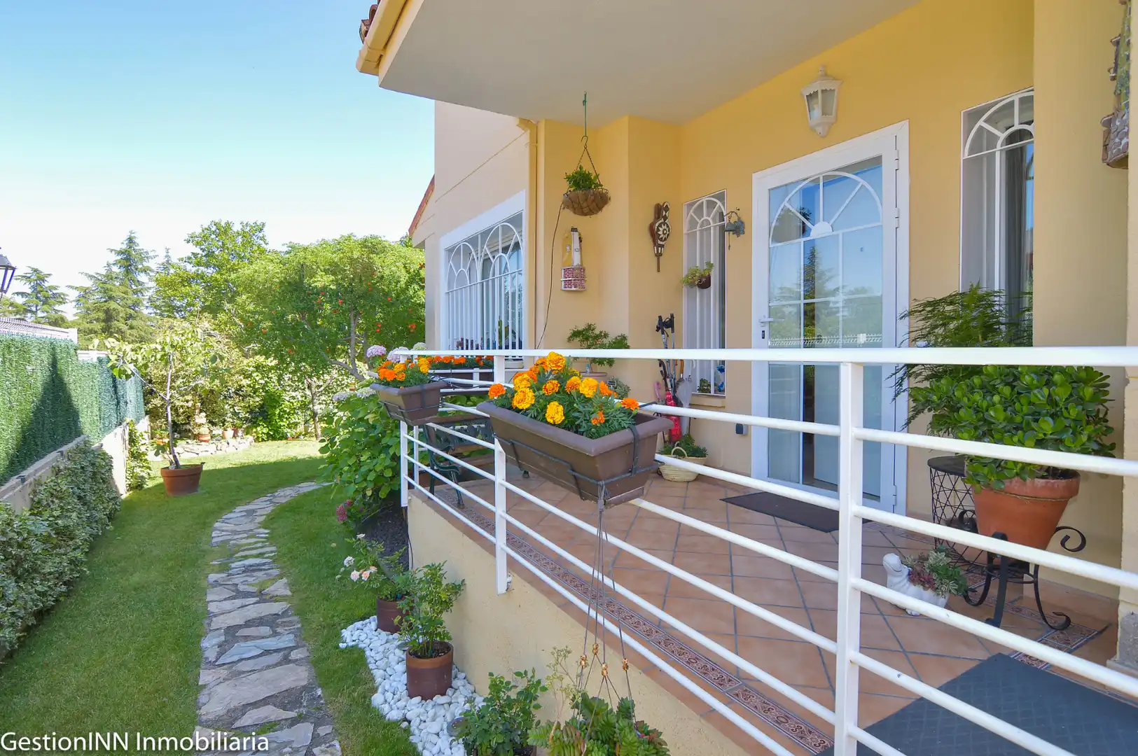 Terraza de Casa adosada en venta en Valdemorillo con Calefacción, Jardín privado y Parquet