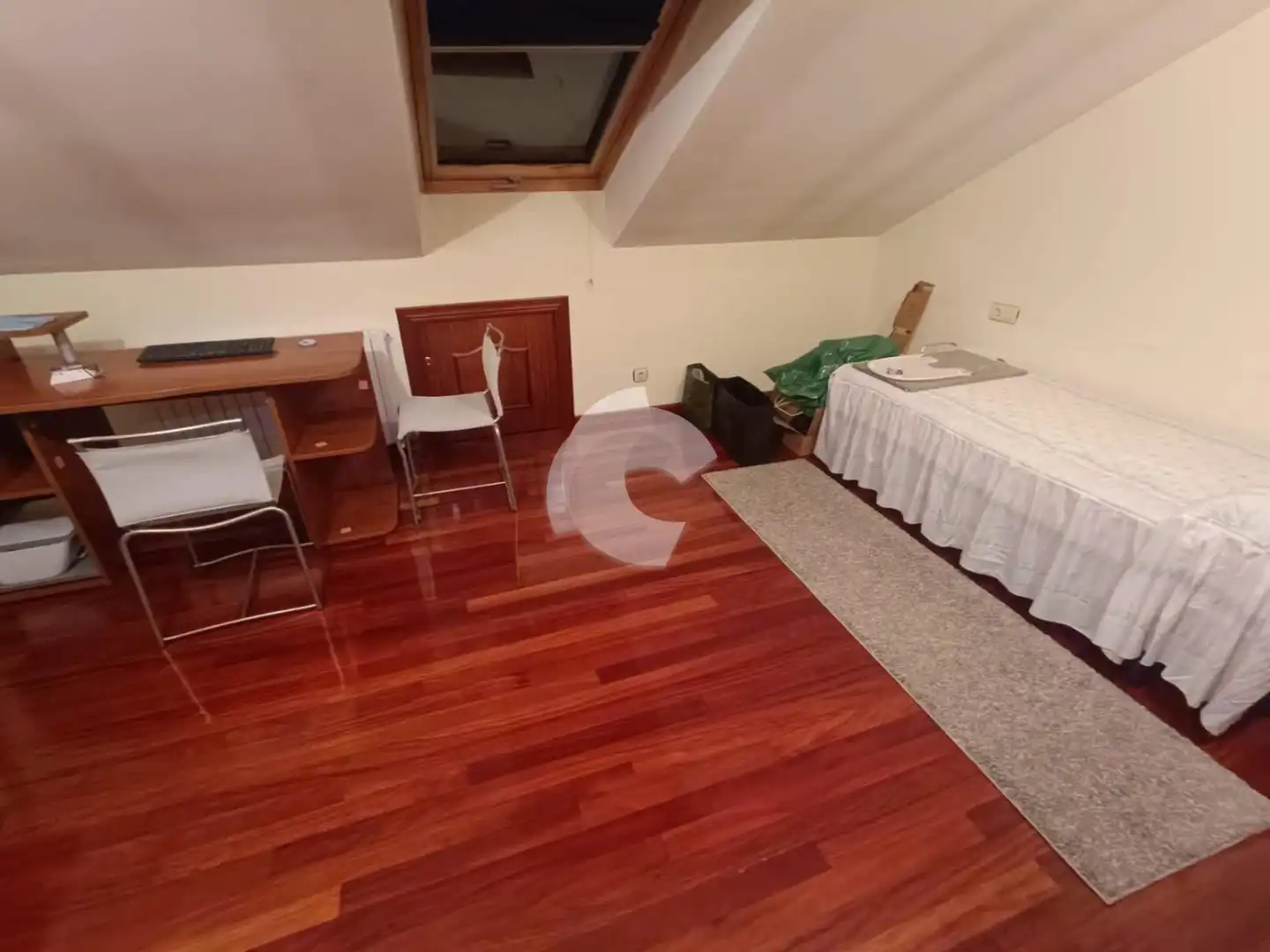Casa adosada de lloguer en Ourense Capital  amb Jardí privat