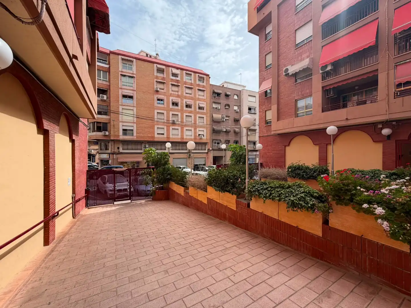 Vista exterior de Pis en venda en Alicante / Alacant amb Aire condicionat, Moblat i Forn