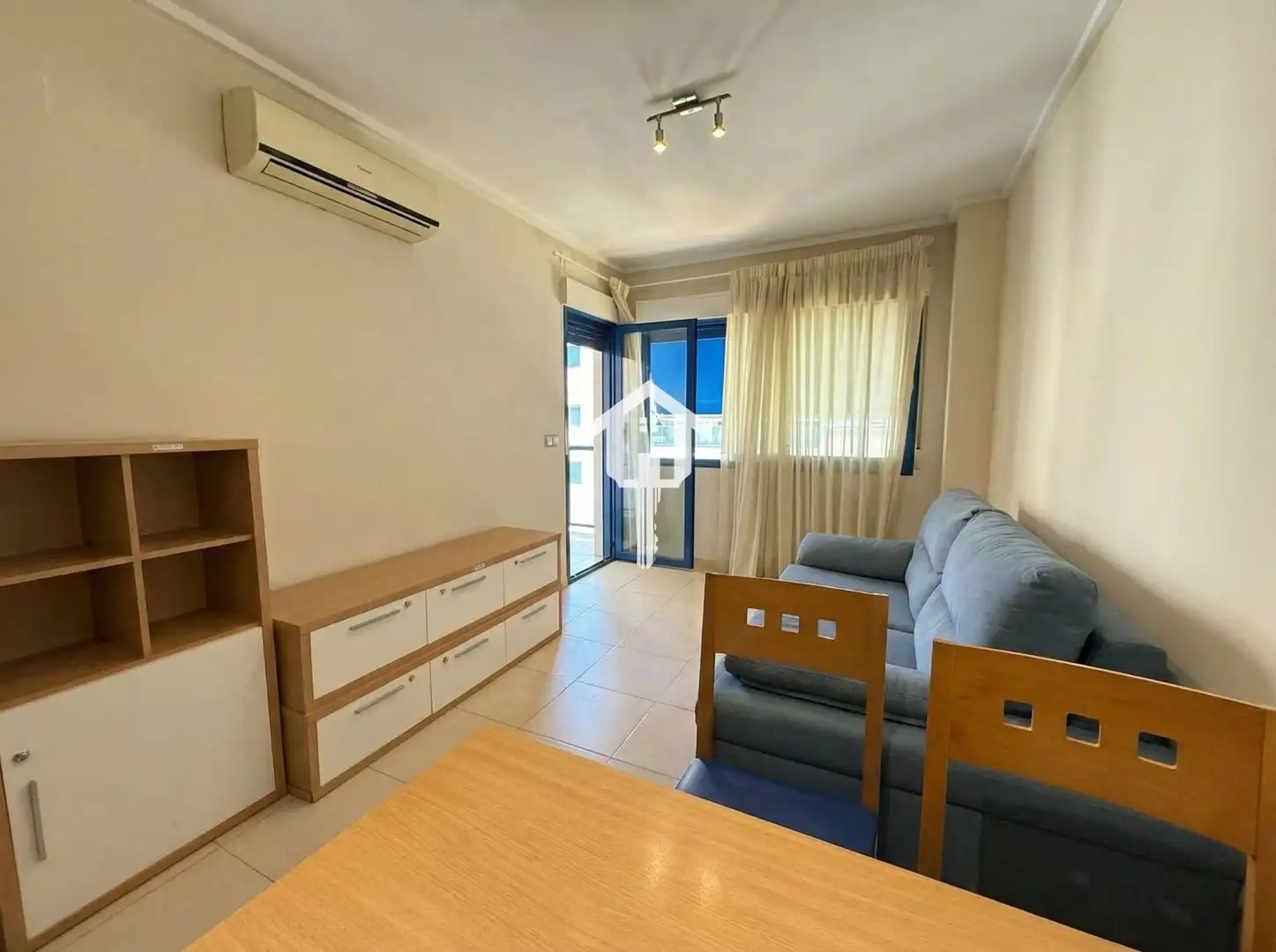 Sala de estar de Piso en venta en Alicante / Alacant con Amueblado, Balcón y Jacuzzi