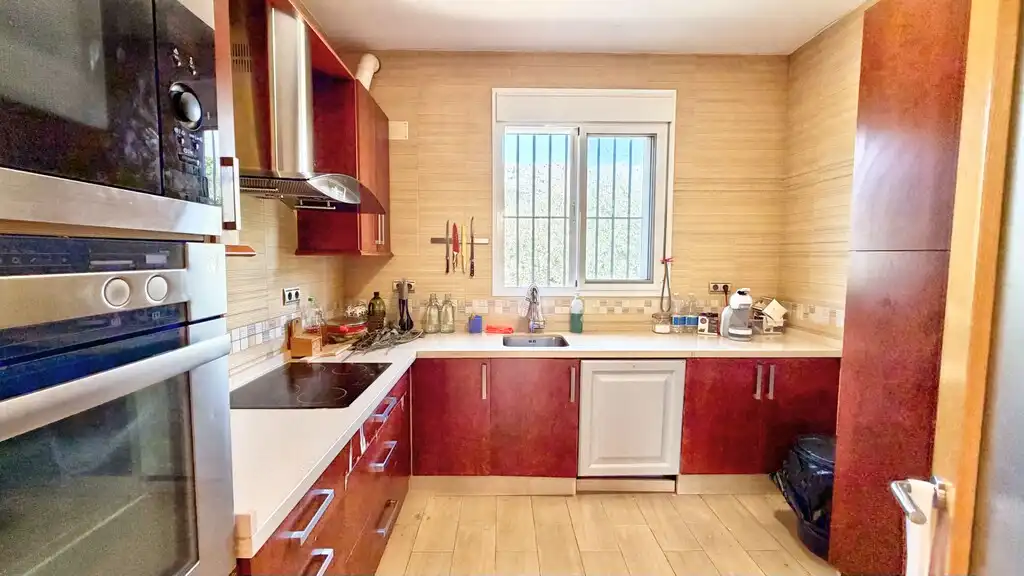 Cocina de Finca rústica en venta en Periana con Aire acondicionado, Jardín privado y Terraza