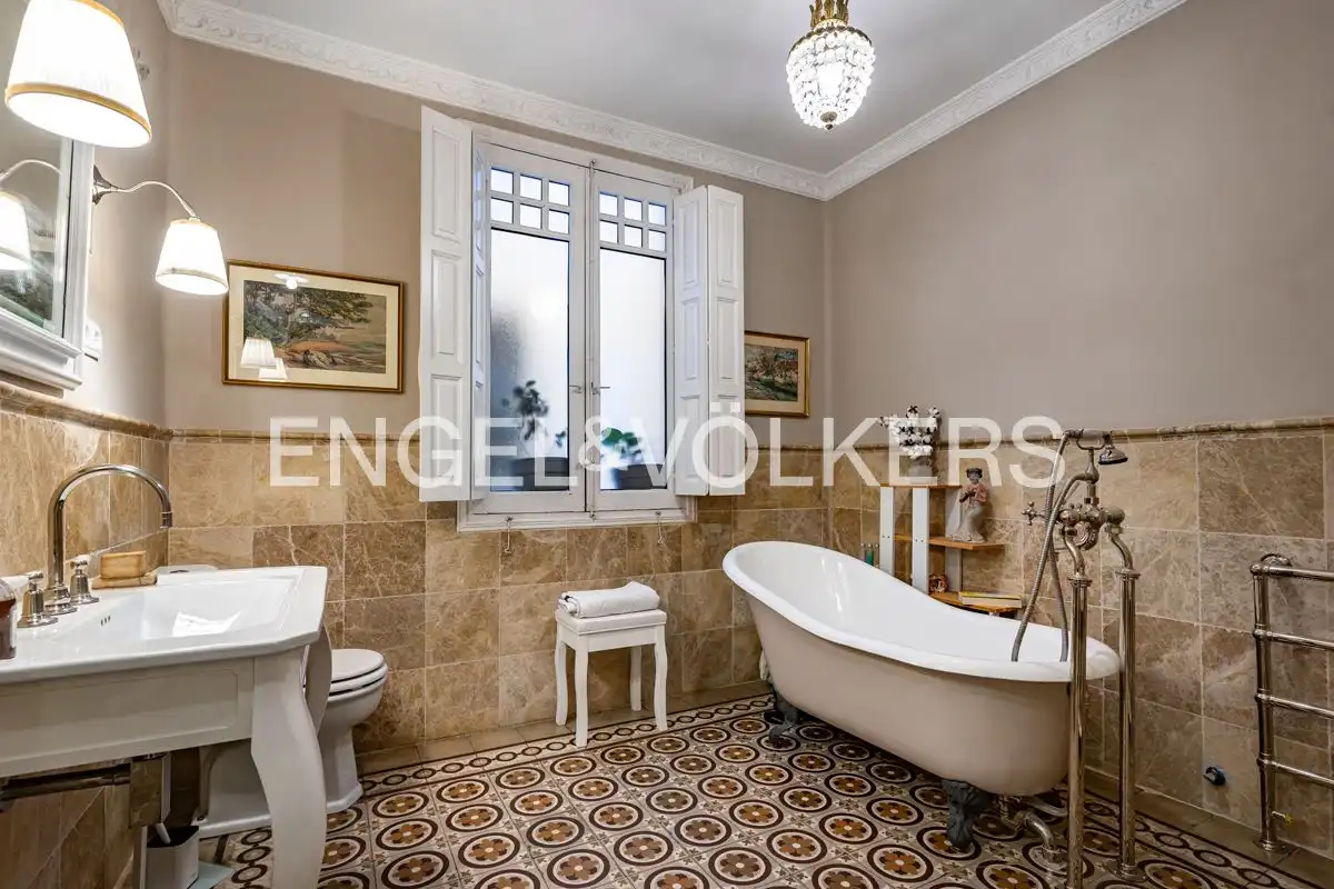 Baño de Piso en venta en León Capital  con Calefacción y Balcón