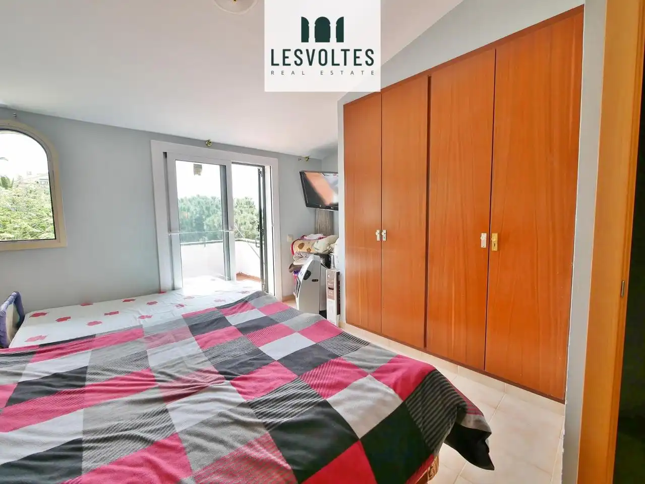 Houses for sale in Carrer de Martí Jordi Frigola, Centre