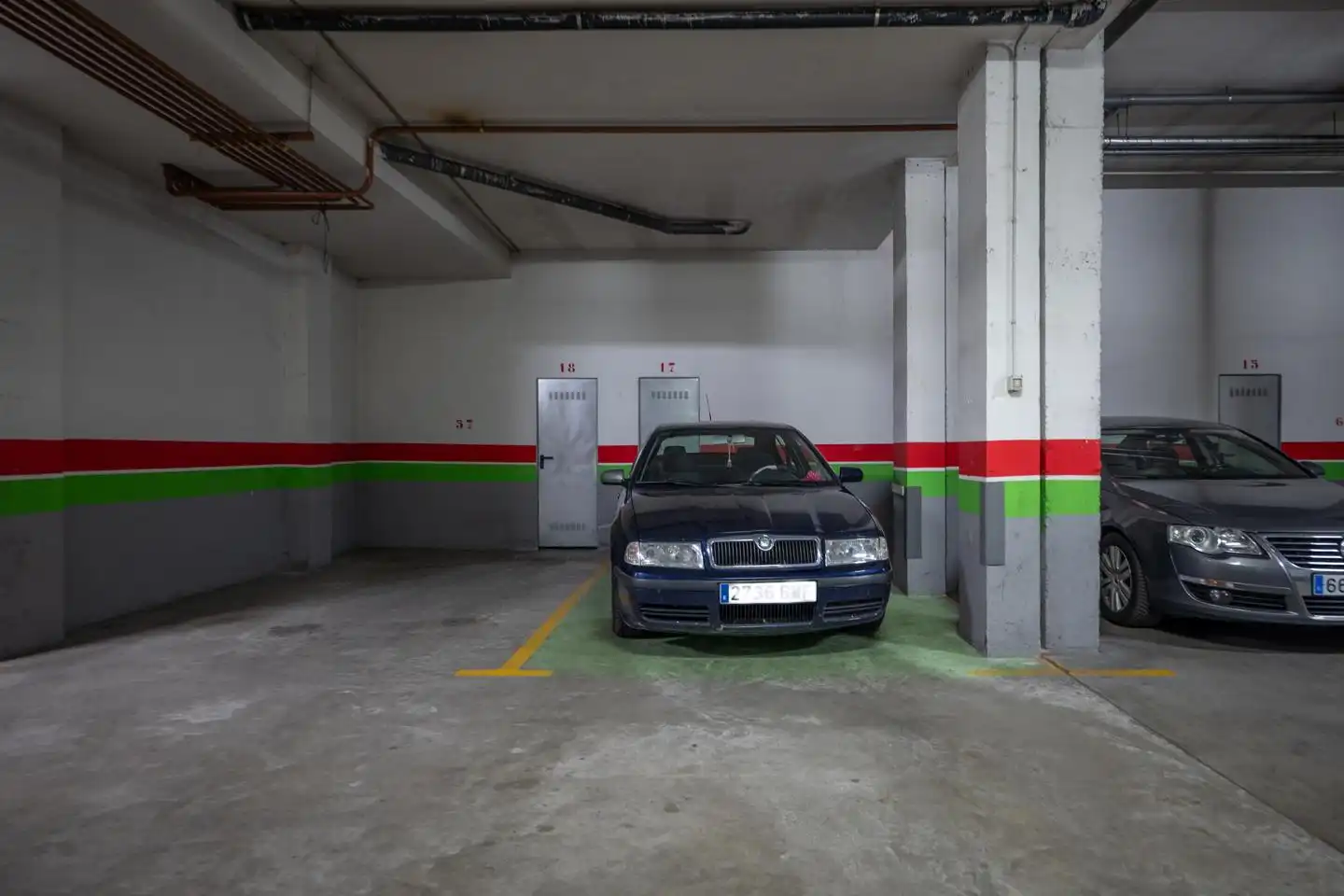 Parking de Piso en venta en Ávila con Calefacción, Parquet y Terraza