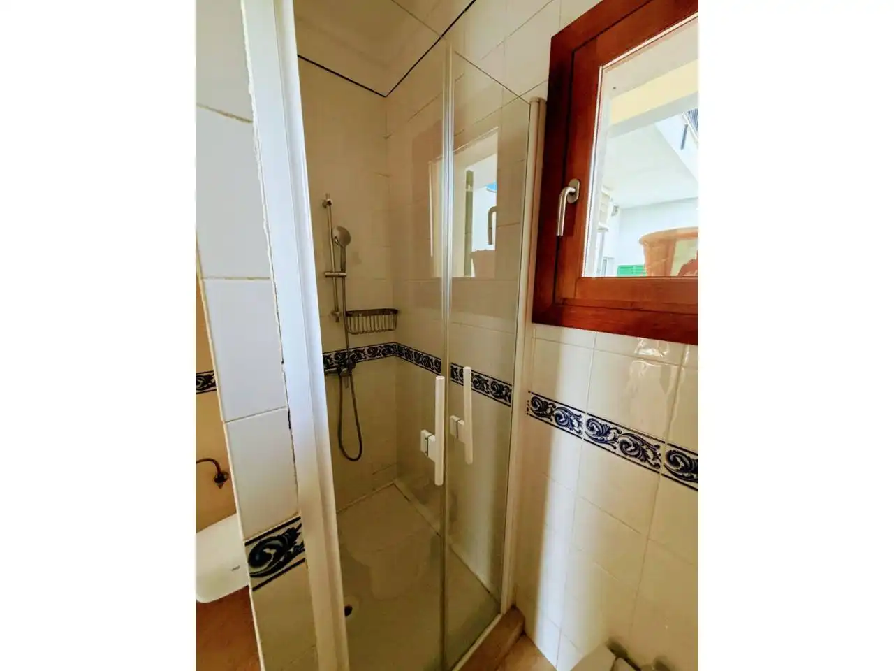 Bathroom of Flat for sale in Petra  with Air Conditioner, Heating and Terrace