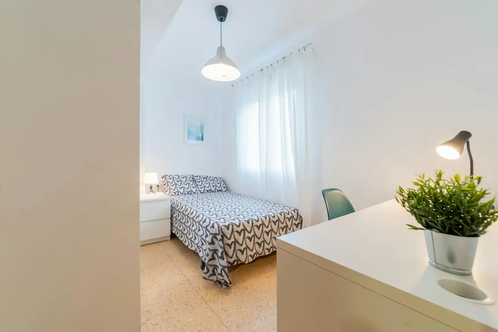 Bedroom of Flat for share in Valencia  with Furnished, Washing machine and TV