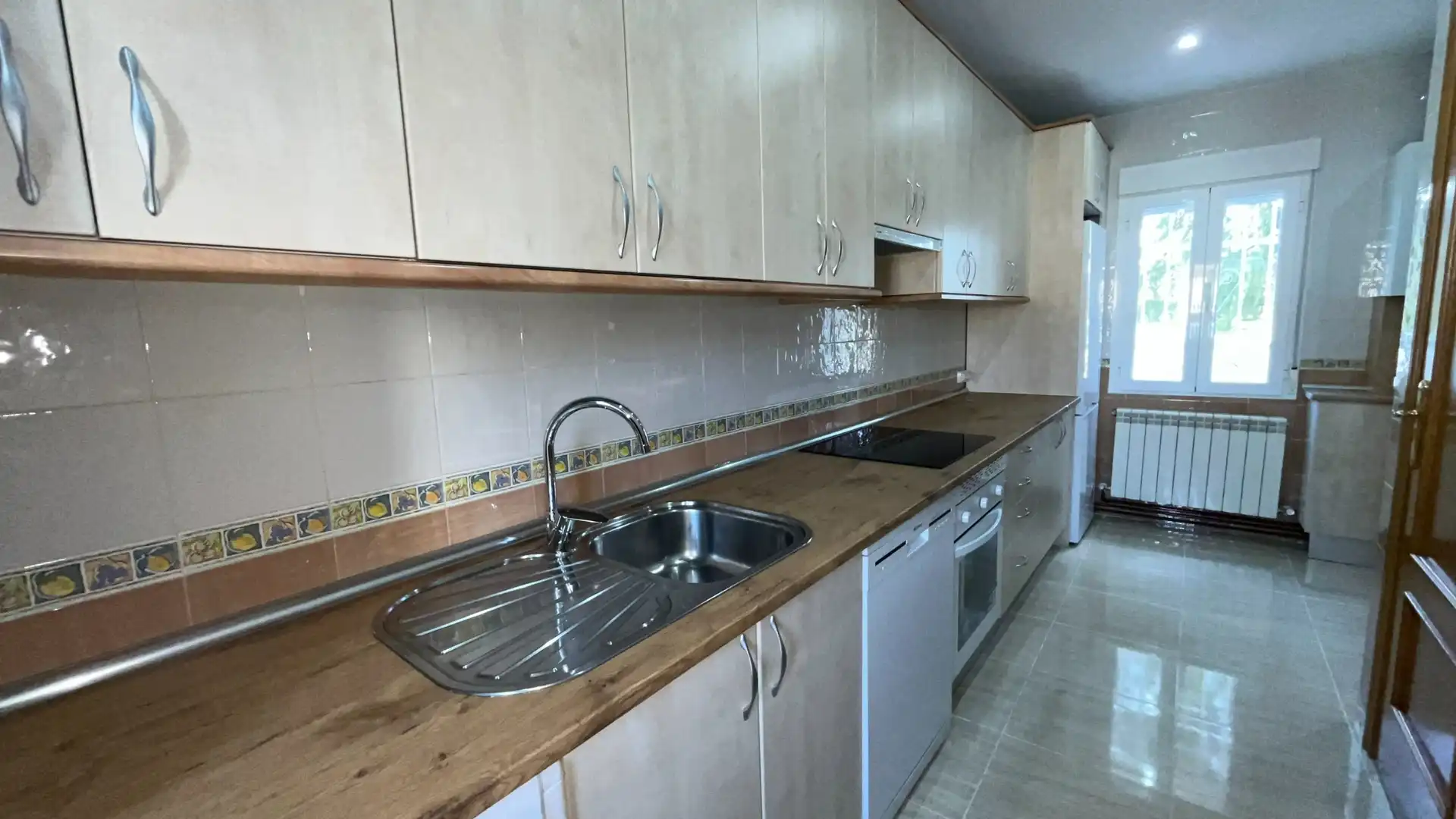Cuina de Casa adosada de lloguer en Aldea del Fresno amb Aire condicionat, Calefacció i Parquet