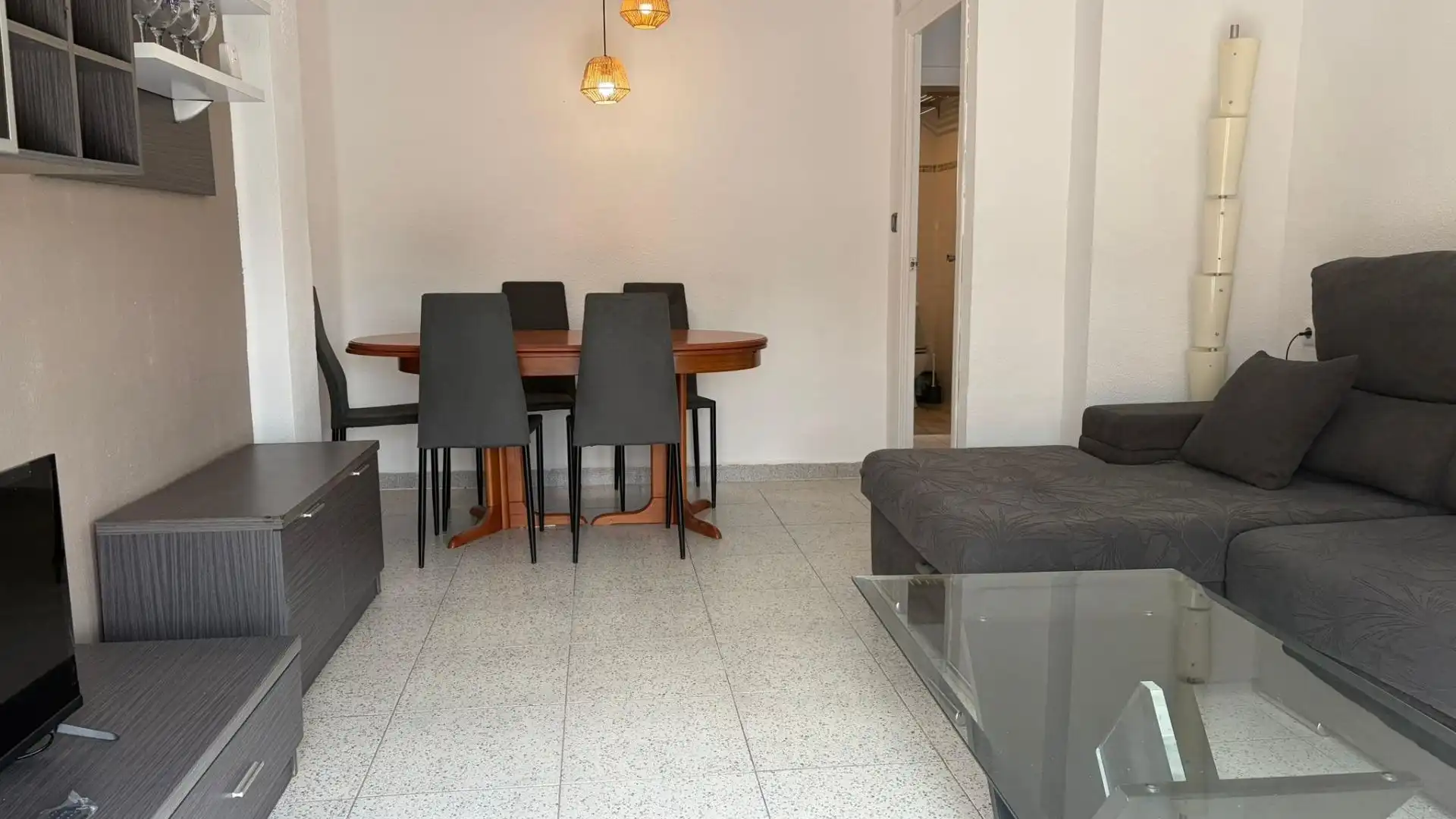 Comedor de Piso de alquiler en Oliva con Aire acondicionado, Amueblado y Balcón