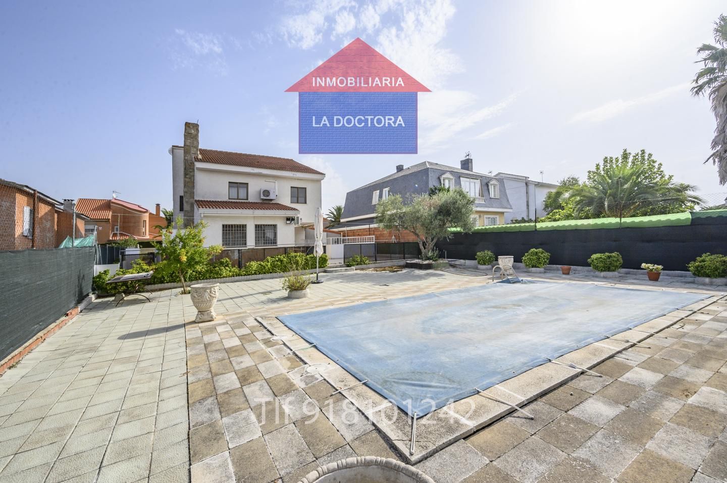 Vista exterior de Casa o xalet en venda en Casarrubios del Monte amb Aire condicionat, Calefacció i Jardí privat