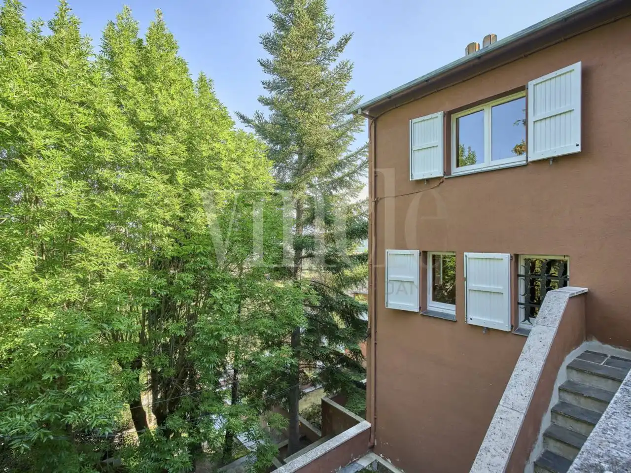 Balcony of Detached homes for rent in Alp  with Heating and Parquet flooring
