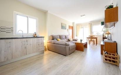 Sala d'estar de Àtic en venda en Fuengirola amb Aire condicionat i Terrassa