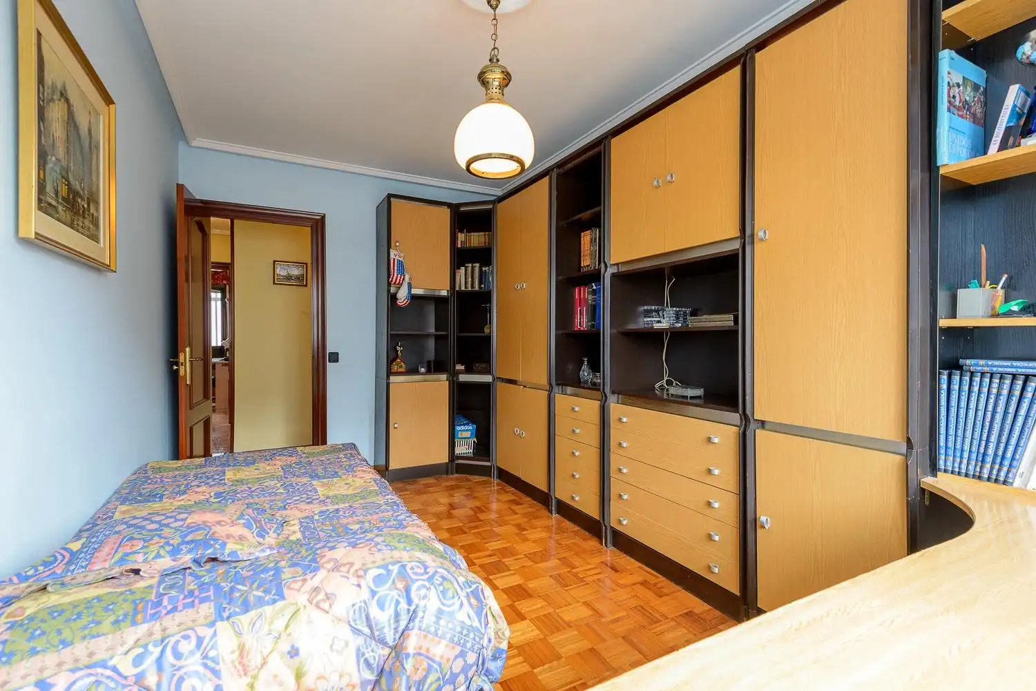Habitación de Piso en venta en Oviedo  con Calefacción, Amueblado y Balcón