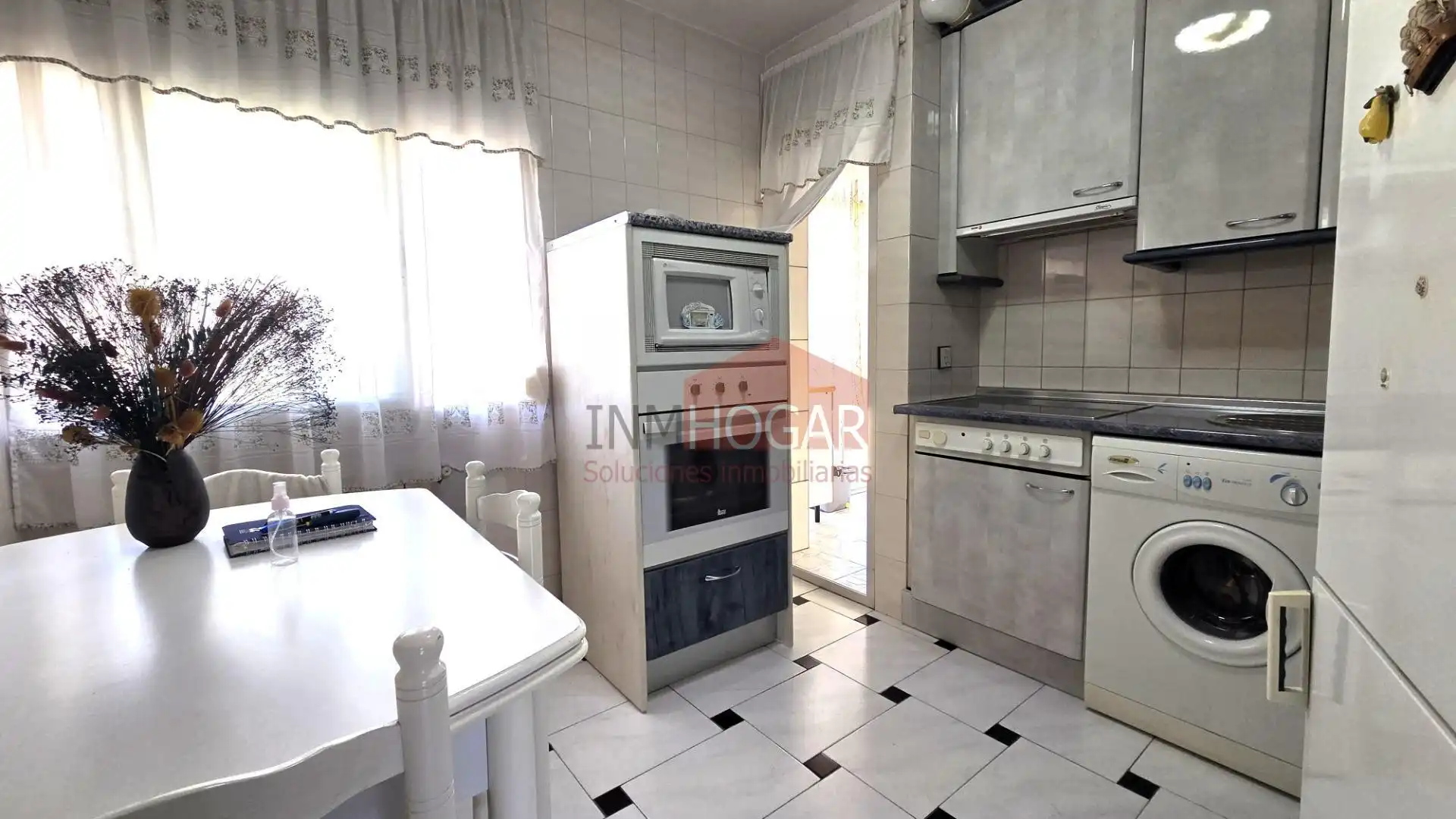 Cocina de Piso en venta en Ávila con Calefacción, Terraza y Amueblado