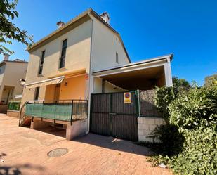 Exterior view of Single-family semi-detached for sale in Villanueva de la Vera  with Air Conditioner, Terrace and Swimming Pool