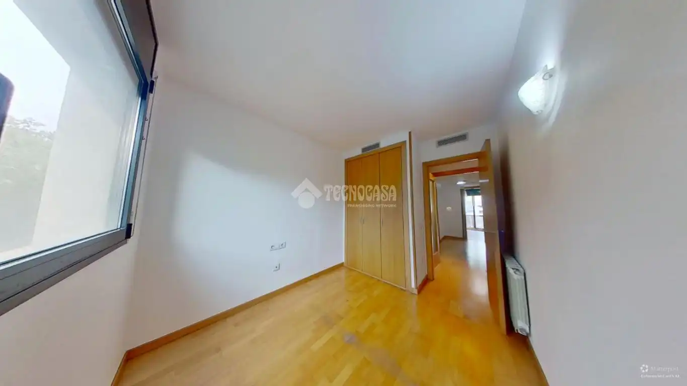 Habitación de Piso en venta en Sabadell con Aire acondicionado, Calefacción y Balcón