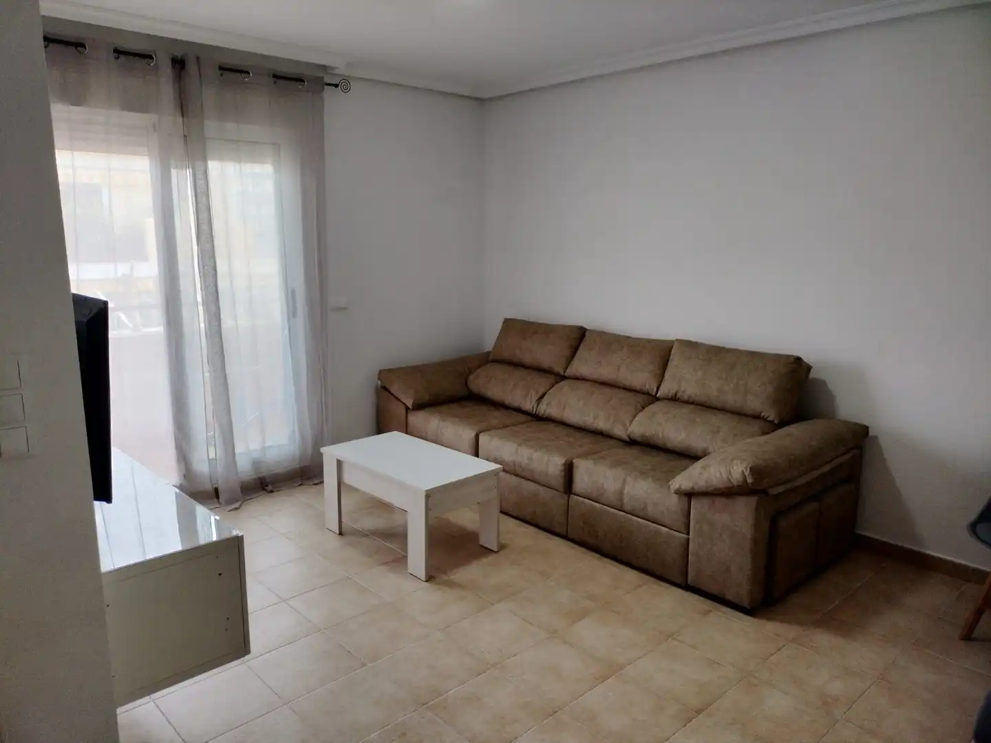 Sala d'estar de Planta baixa de lloguer en Los Alcázares amb Aire condicionat, Terrassa i Moblat
