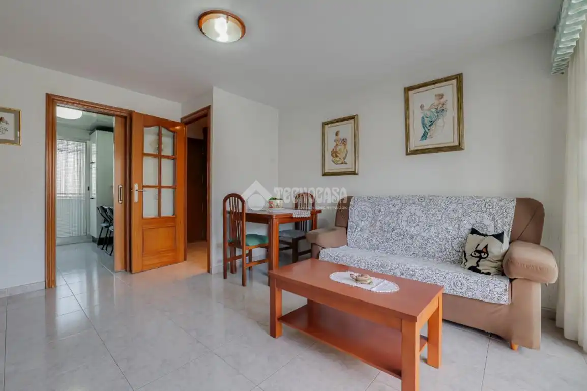 Sala d'estar de Pis en venda en L'Hospitalet de Llobregat amb Balcó