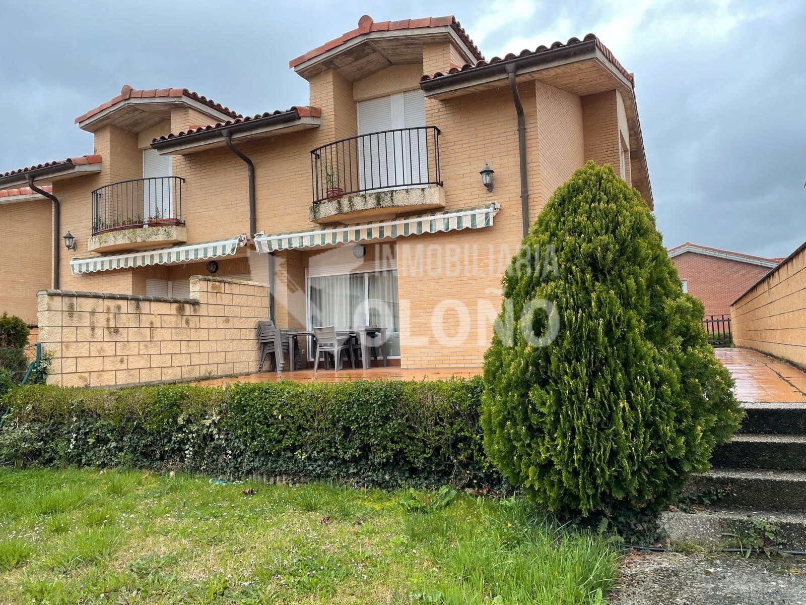 Exterior view of House or chalet for sale in Castañares de Rioja  with Heating, Private garden and Parquet flooring