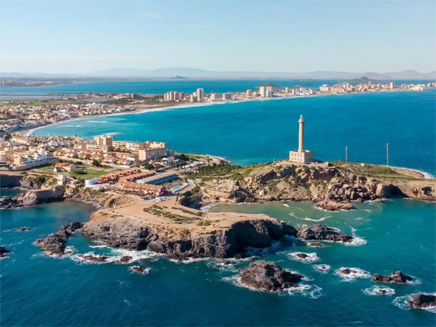 Vista exterior de Casa o xalet en venda en San Pedro del Pinatar amb Aire condicionat, Piscina i Balcó